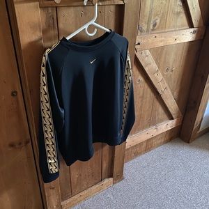 Nike Crew Neck, black and gold